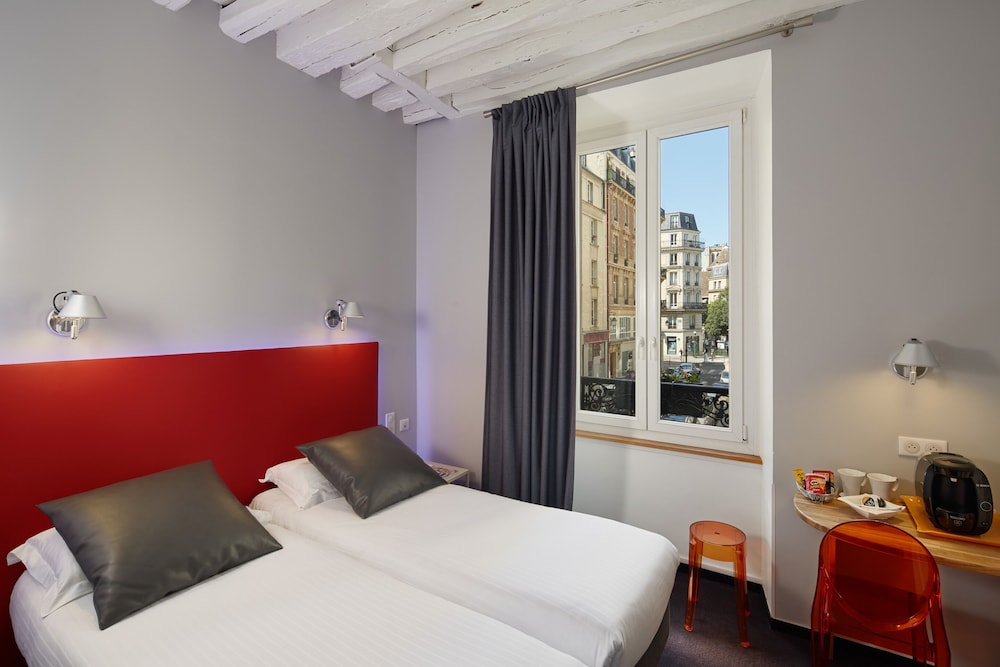 UNE AUTRE CHAMBRE 9/50