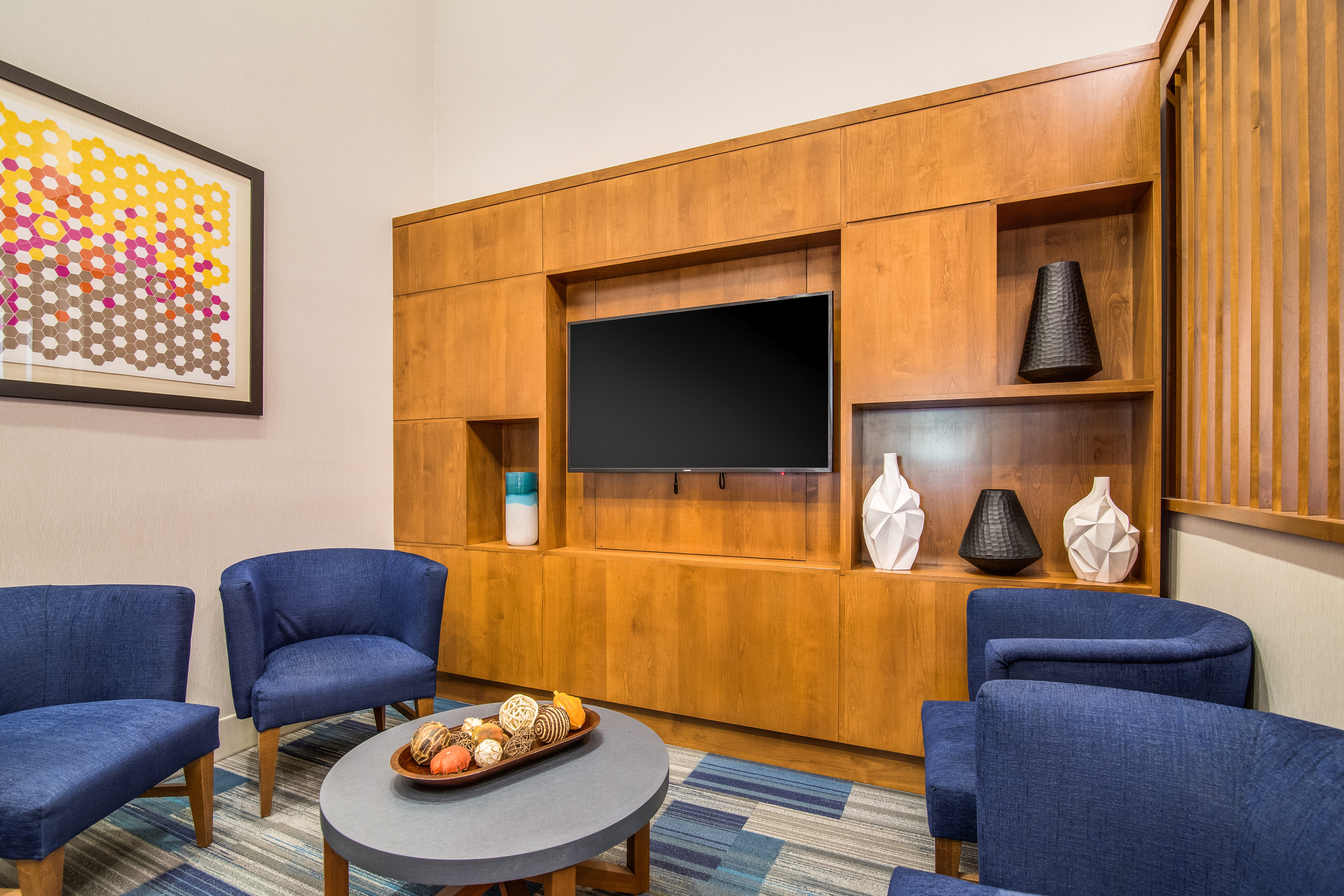 Holiday Inn Express and Suites Custer 56/59