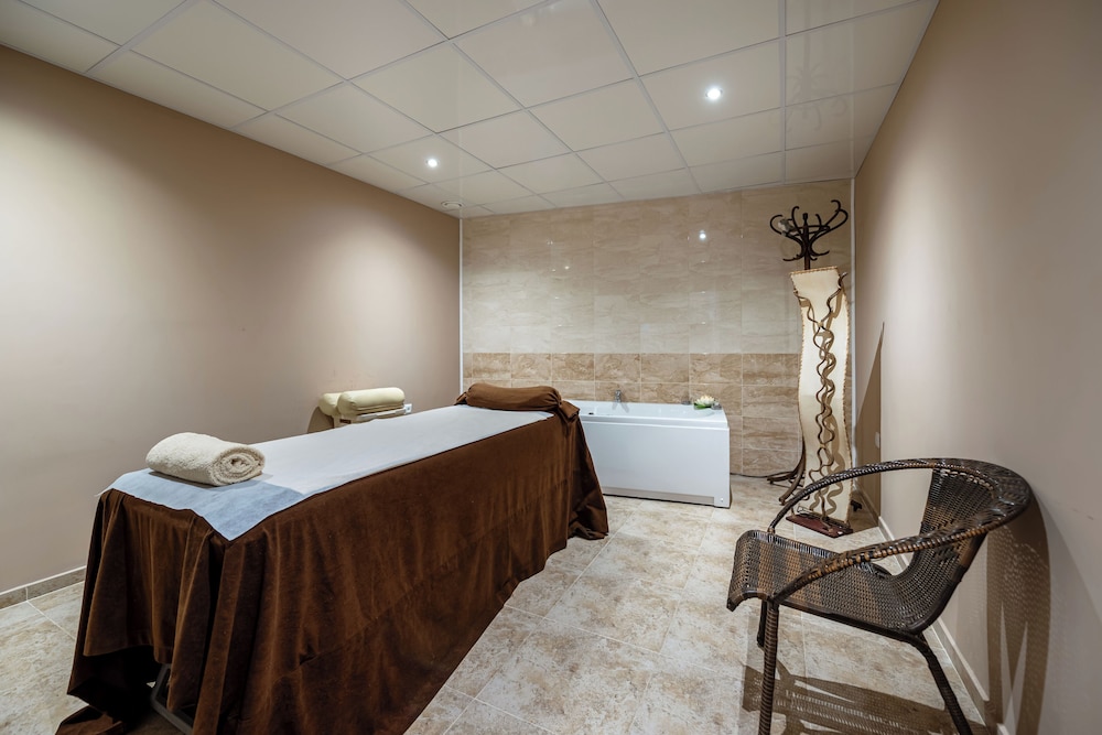 Aphrodite Hotel 26/73