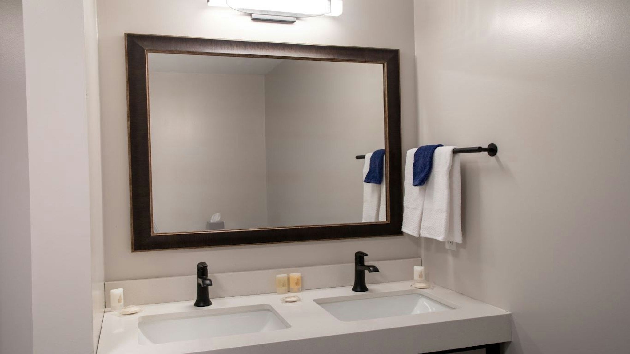 1 Bedroom, Lodge, Suite, King Bed, Sunset View، Corduroy Inn and Lodge, Trademark Collection by Wyndham 2/3