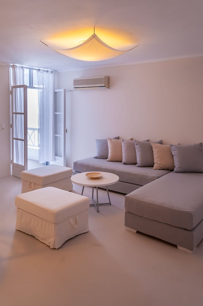 Milos Bay Suites 20/50