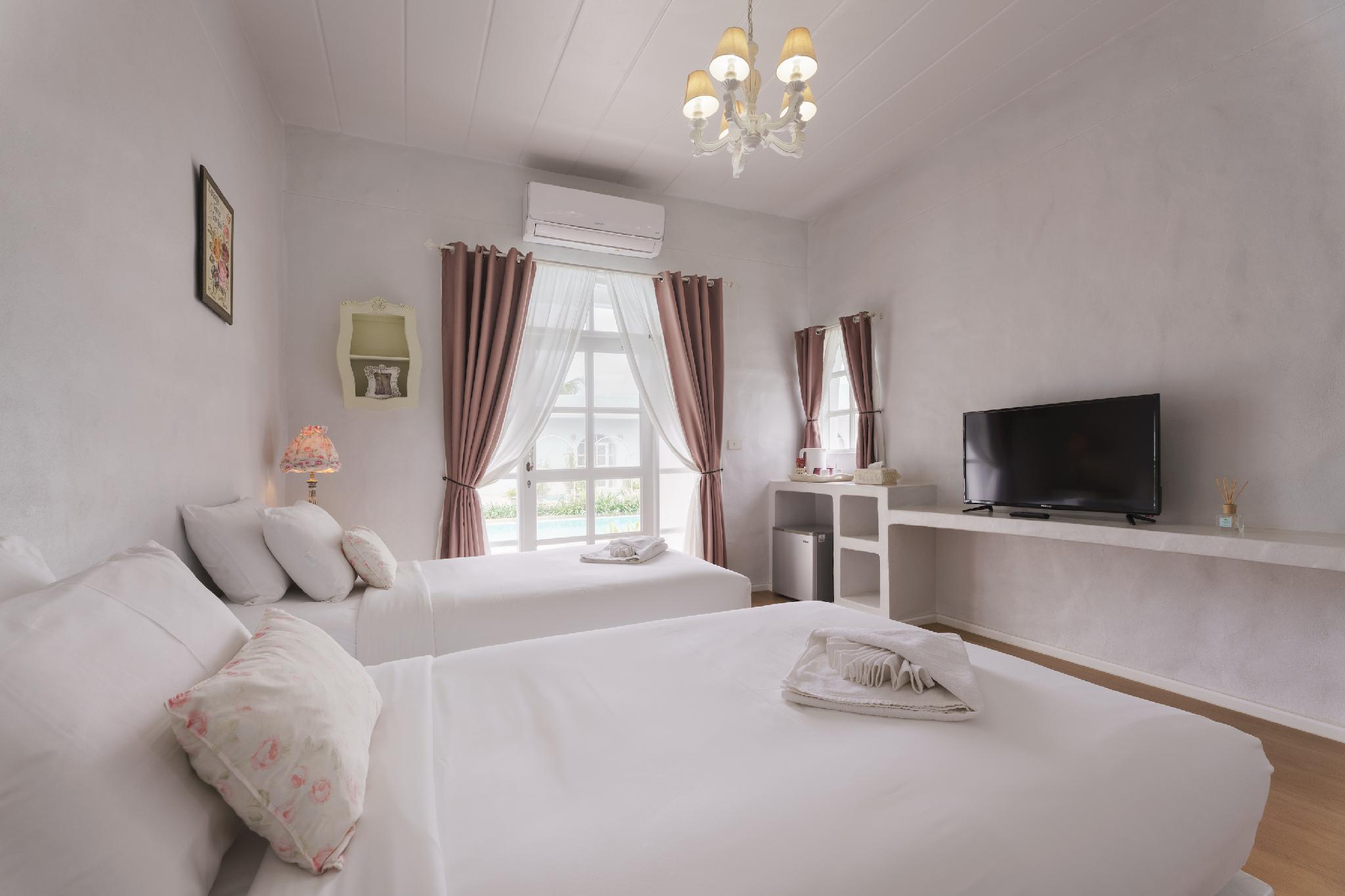 ROOM, TWIN BEDS, PET FRIENDLY, POOL ACCESS