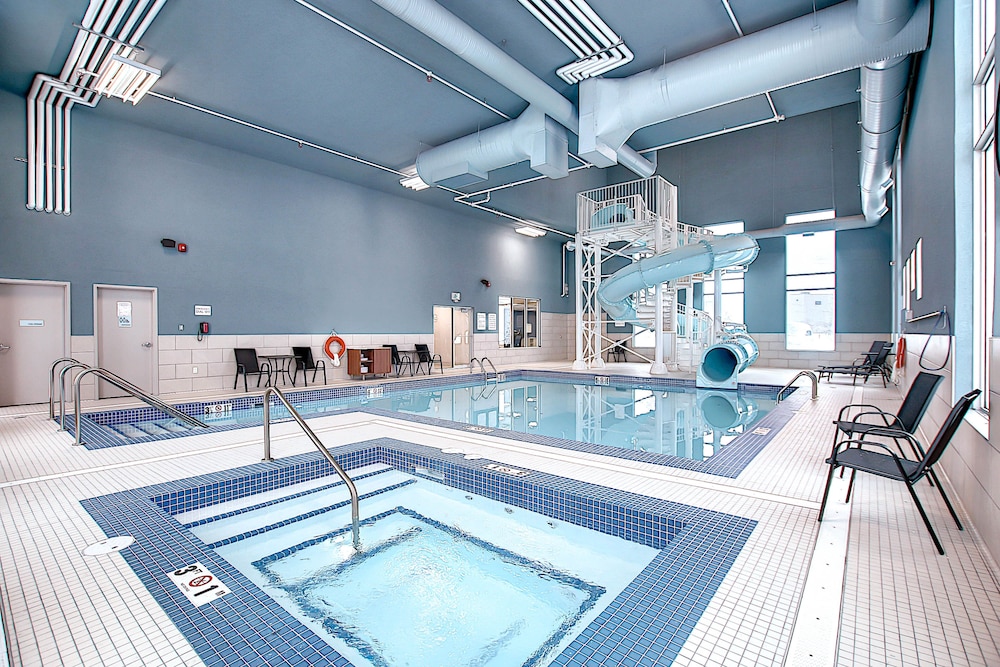 Holiday Inn Express Suites Calgary Airport Trail Ne 22/38