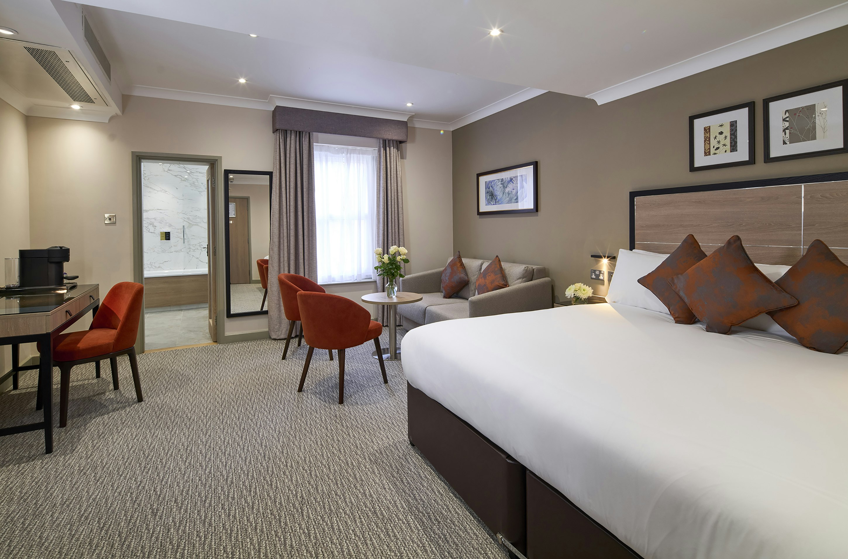 Rembrandt Hotel 28/82