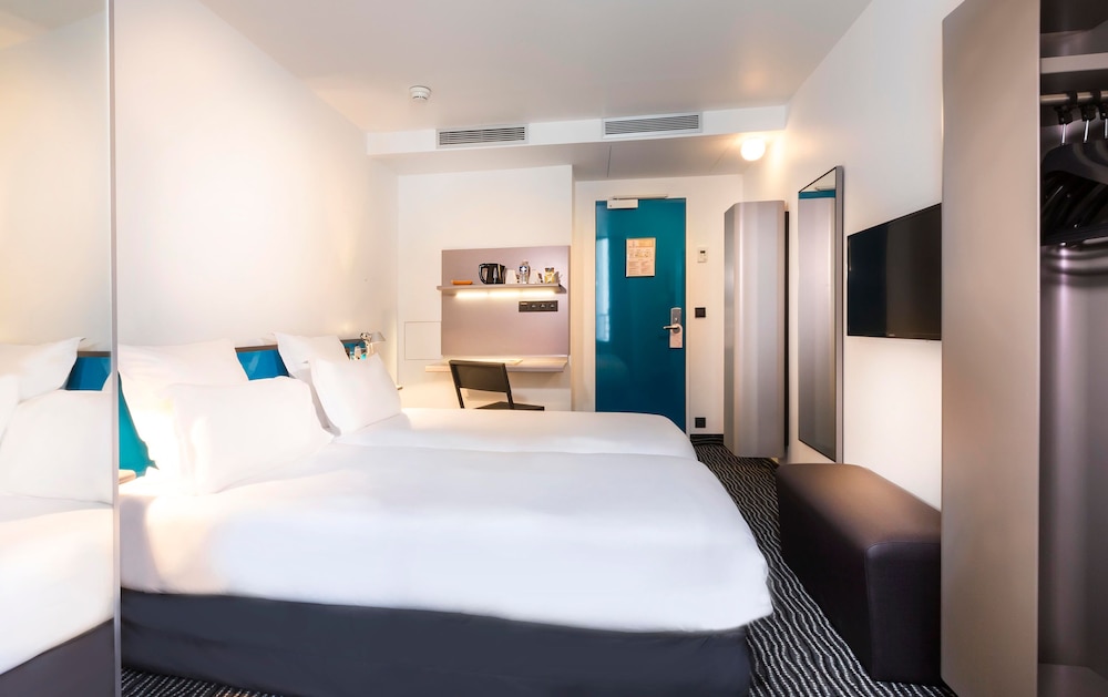 PRIVILEGE, TWIN BEDS