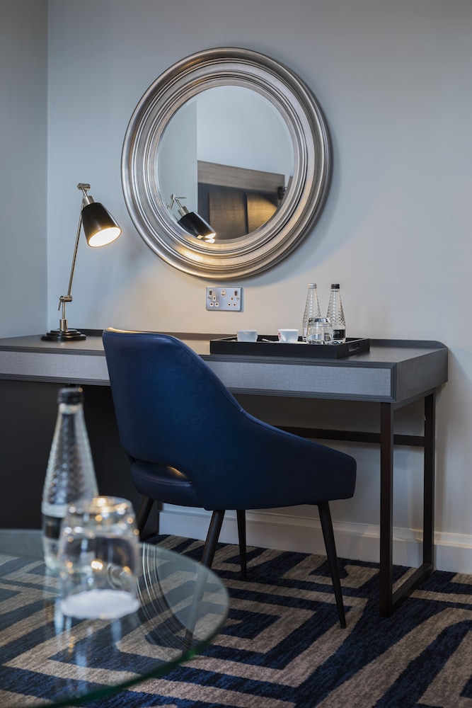 The Queens Hotel 53/59
