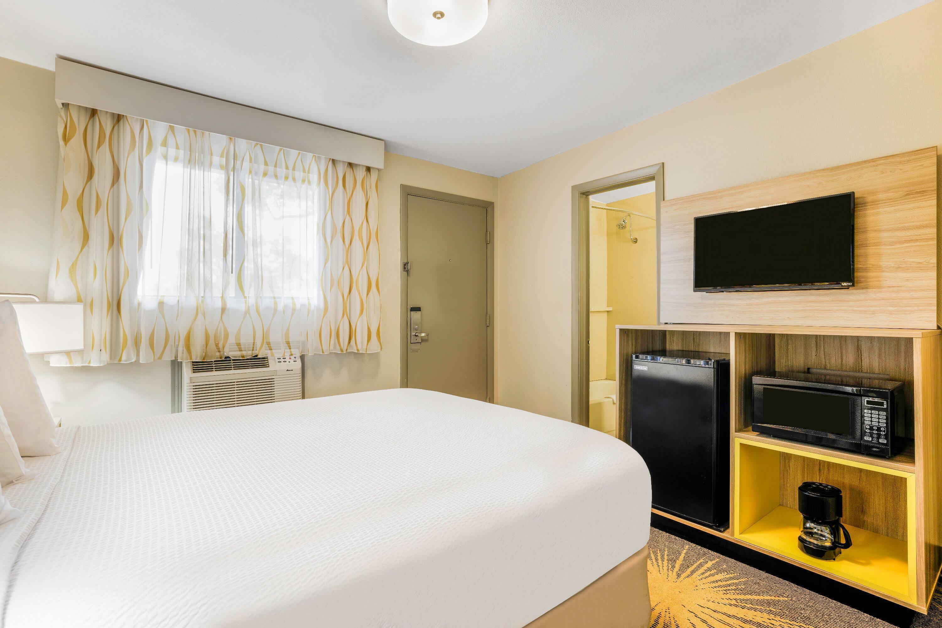 Room, Queen Bed, Smoking