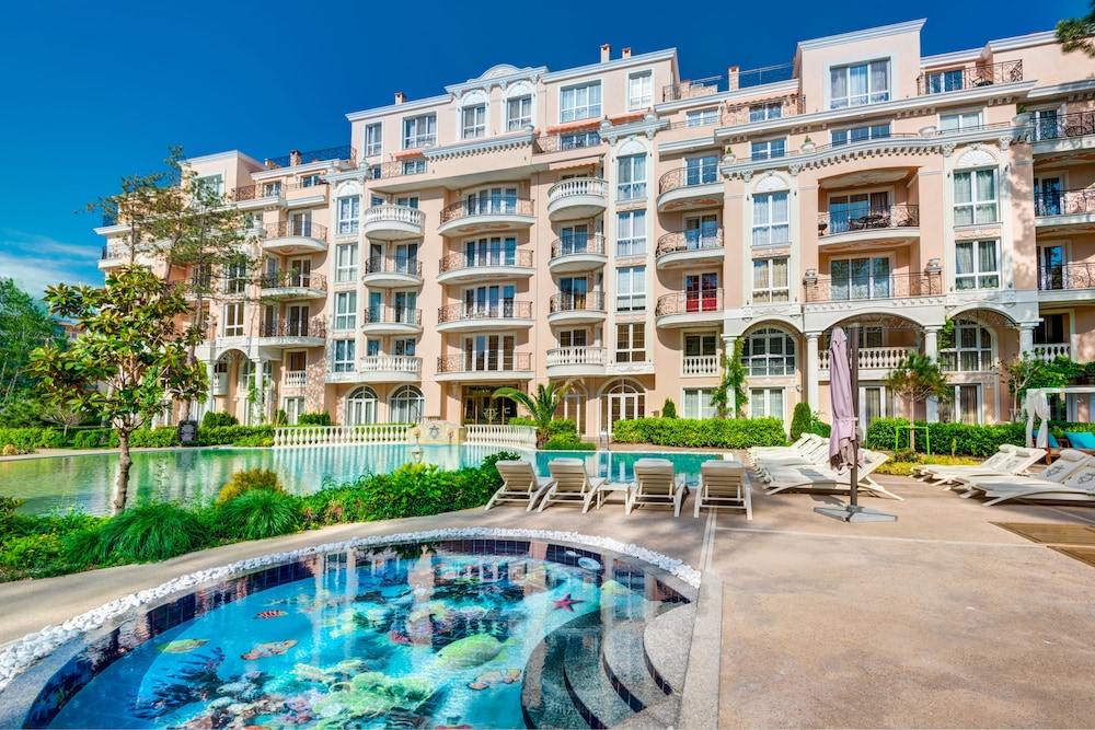 Venera and Anastasia Palace Apartments 11/75
