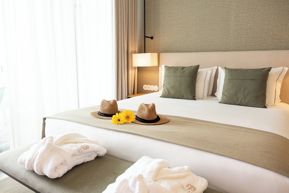 Lusitano Garden Villas 7/50