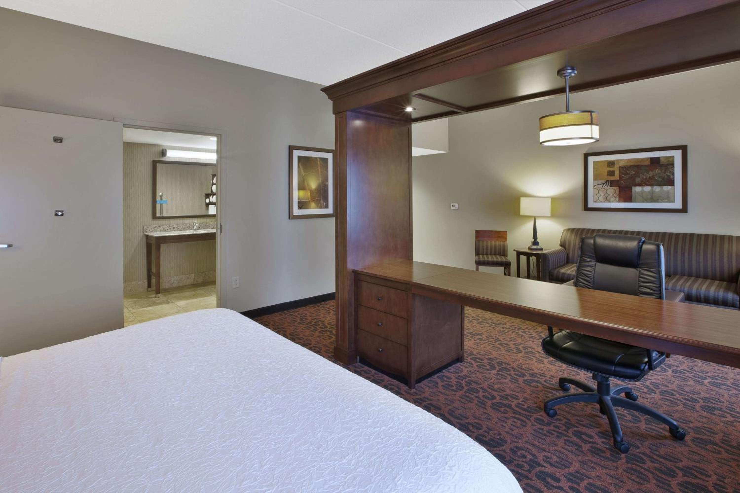 Studio, King Bed, Sofa, Accessible