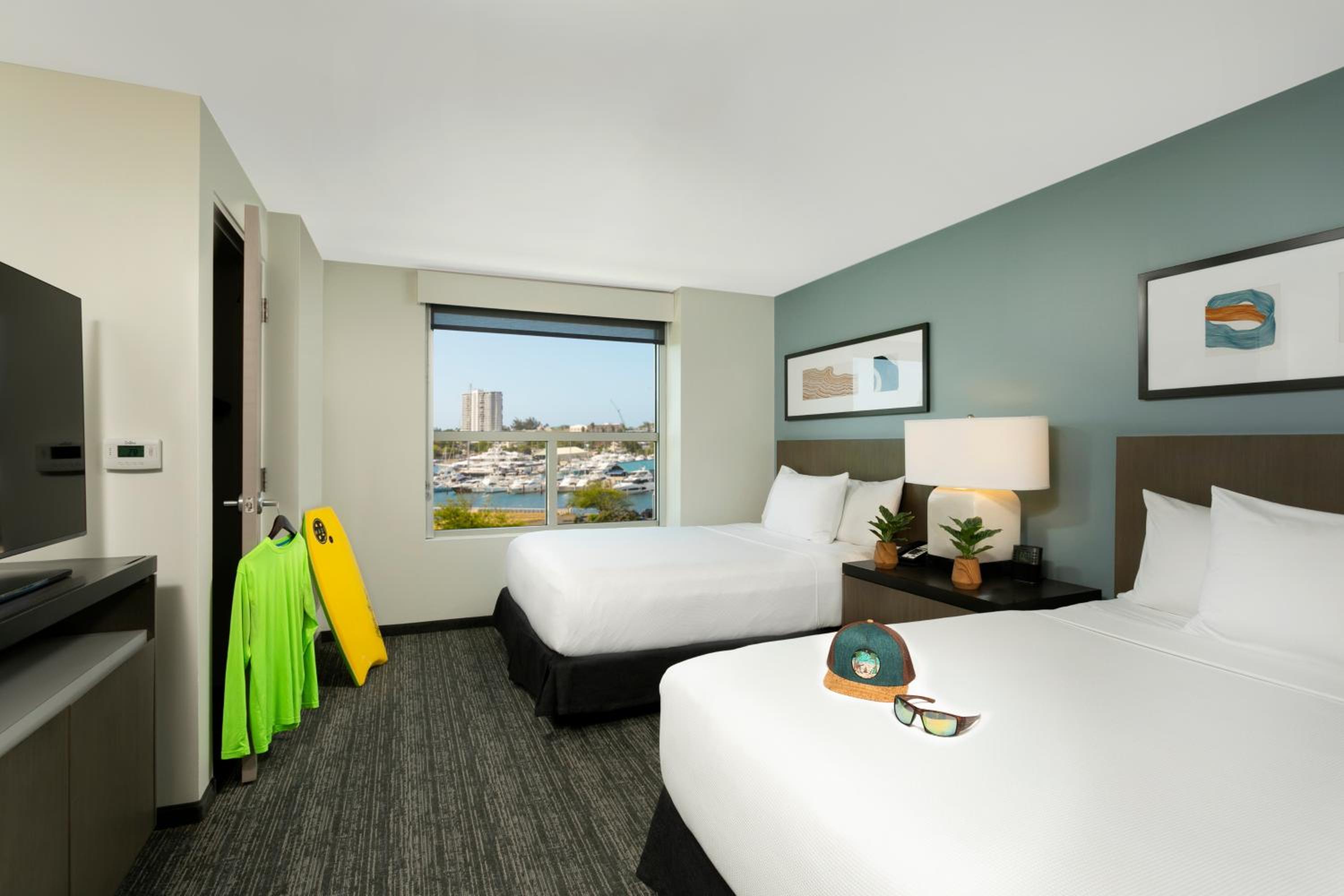1 Bedroom, Suite, 2 Queen Beds, Bay View, Kitchen