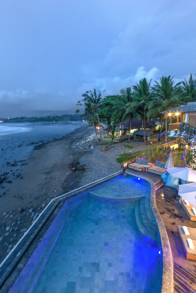 Bombora Medewi Wavelodge 29/66