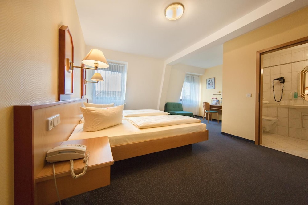 Montana Hotel Nurnberg West 10/28