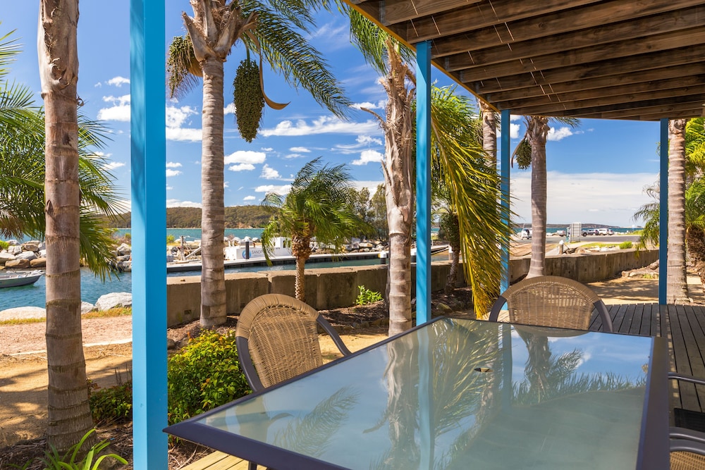 Coachhouse Marina Resort 18/50