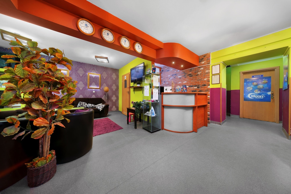 Moon Hostel New 2/28