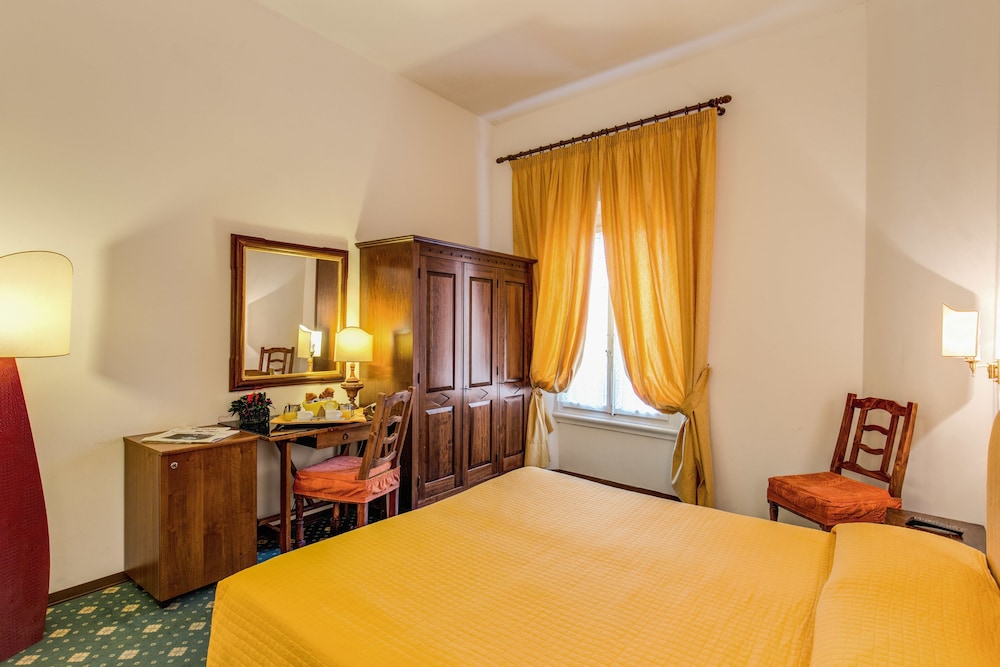 SINGLE ROOM
