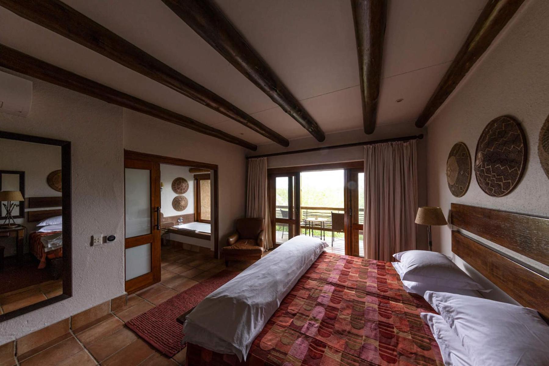 Suite, Courtyard View