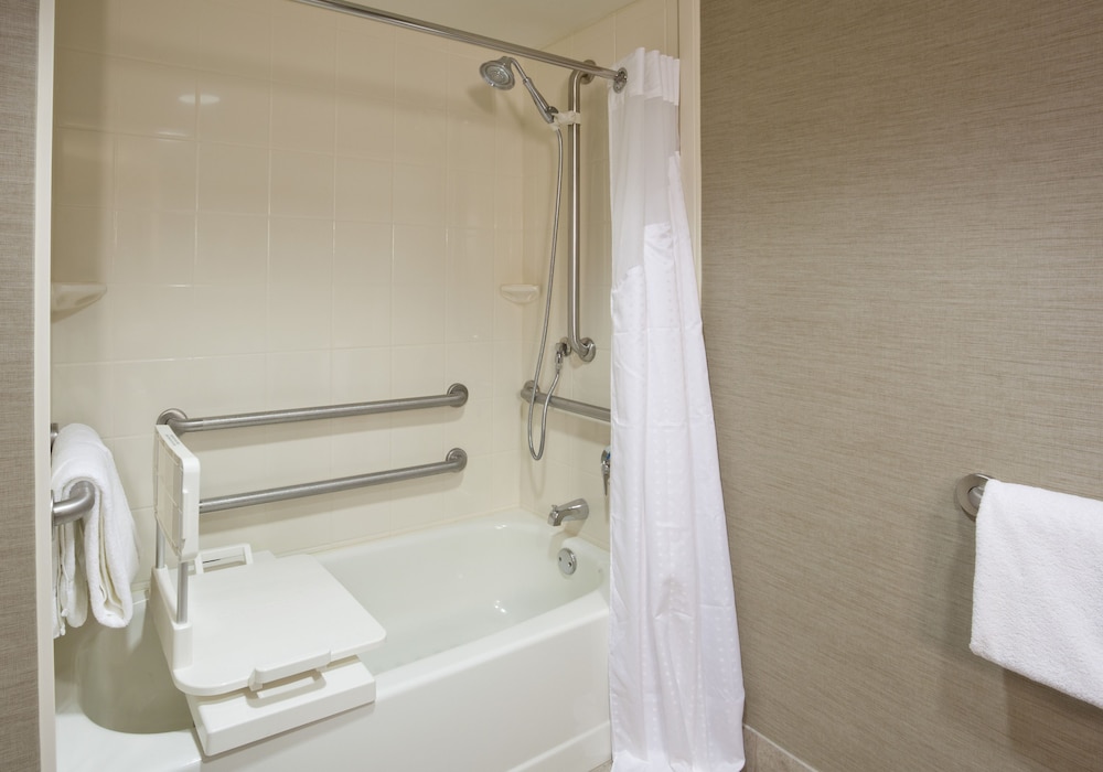 Holiday Inn Express Hotel &amp; Suites BLOOMINGTON WEST 17/52
