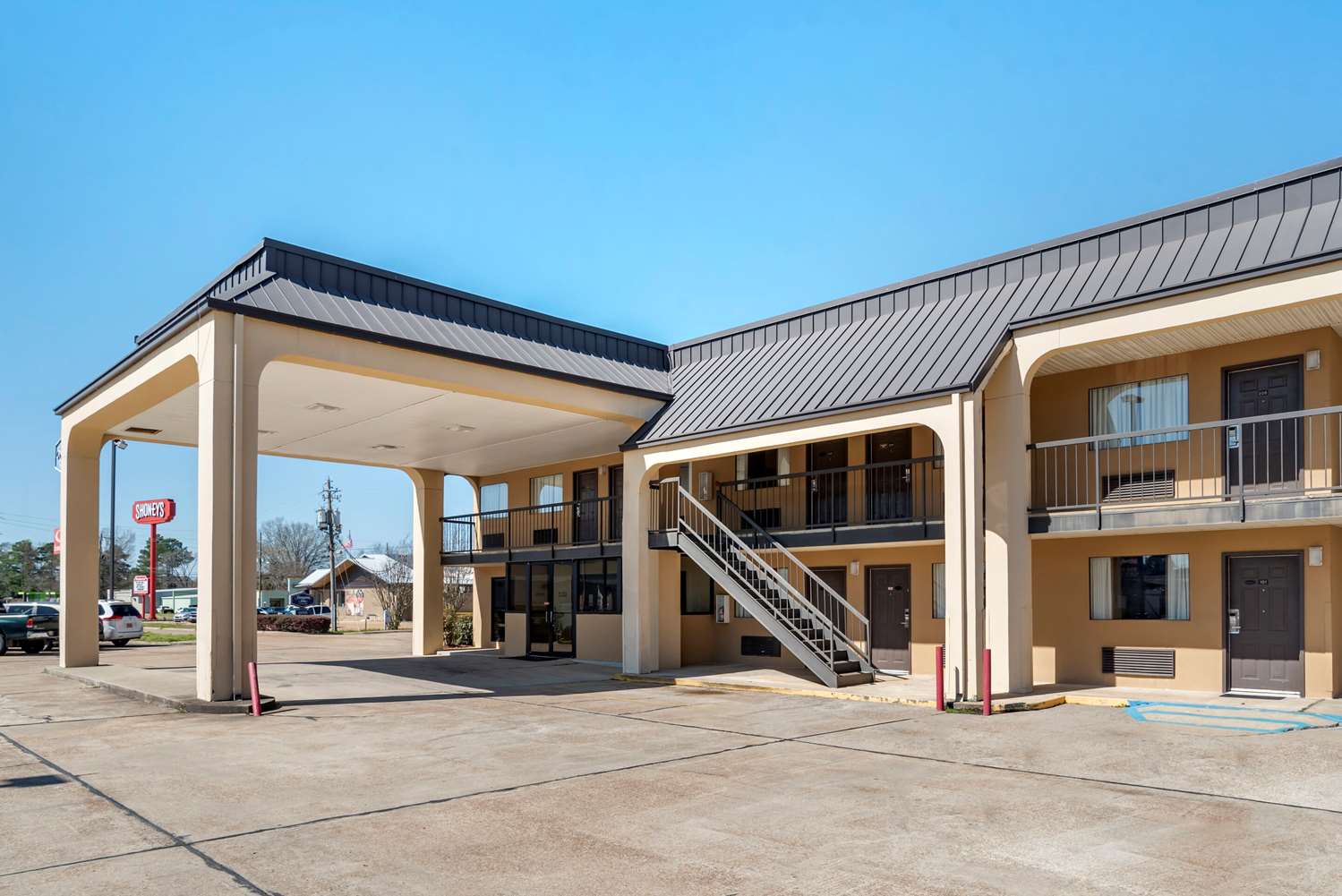 Econo Lodge Pearl - Jackson 16/17