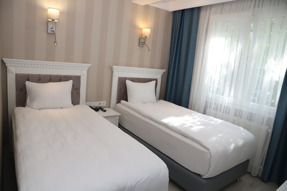 Novus Hotel 8/22