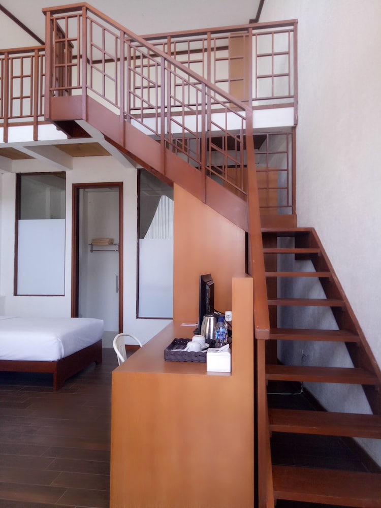 Townhouse Oak Hotel Pondokan Tjiburial in BANDUNG
