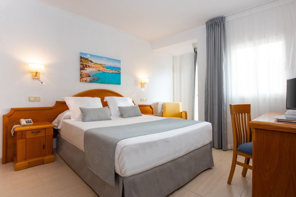 Superior, Queen Bed, Sea View, Balcony