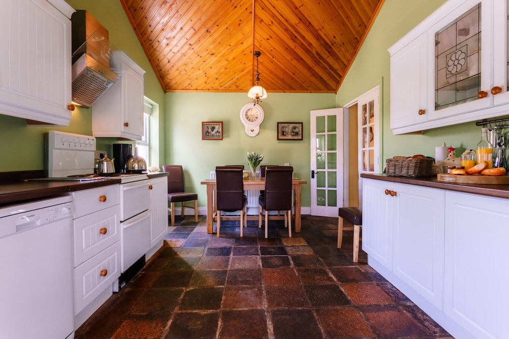 Brookhall Cottages 9/50