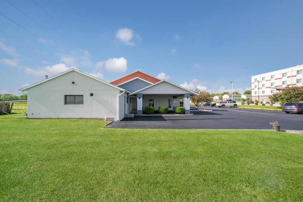 Ramada by Wyndham Effingham 34/41