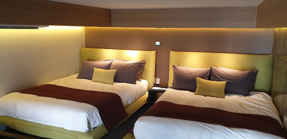 Cocomo Hotel And Gallery 10/54