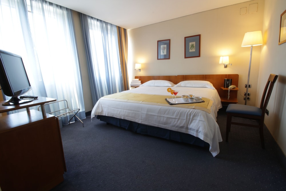 Best Western Jfk Hotel 9/32