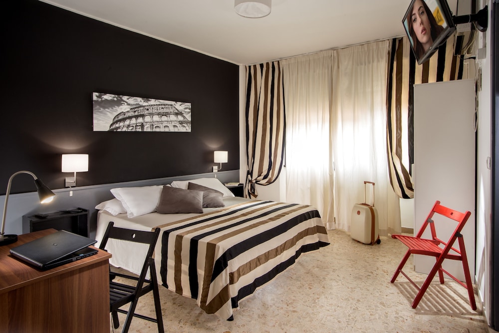 DELUXE, CITY VIEW, BALCONY