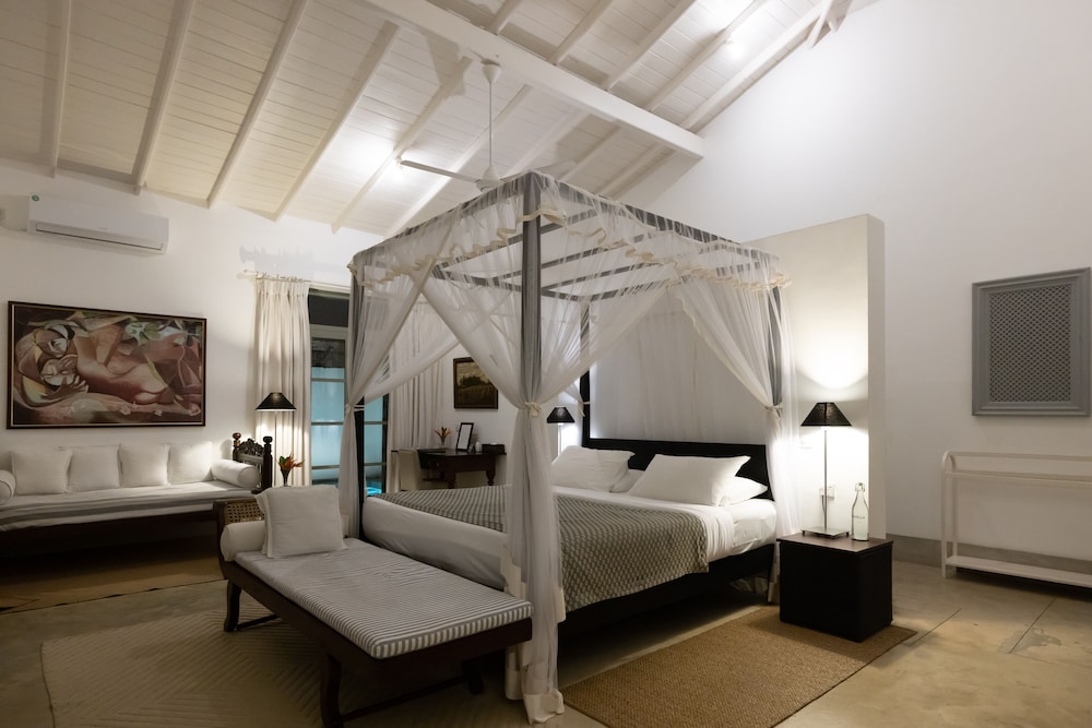 Taru Villas Mawella 30/50