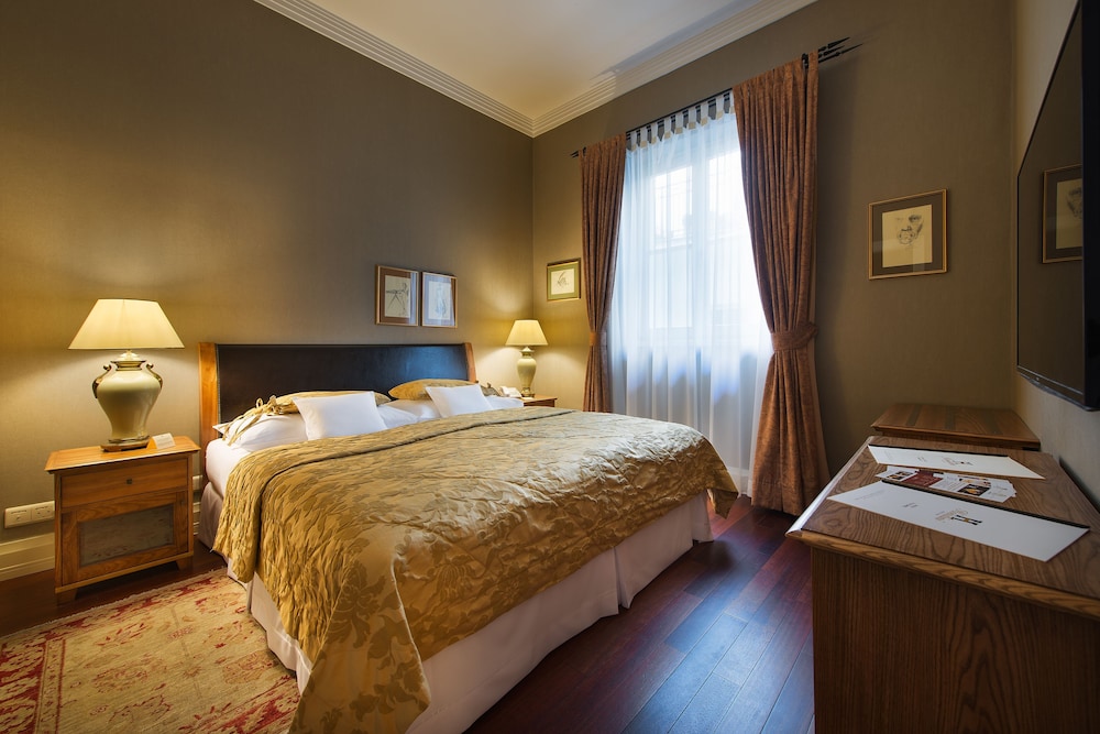 Marrol S Hotel 12/46