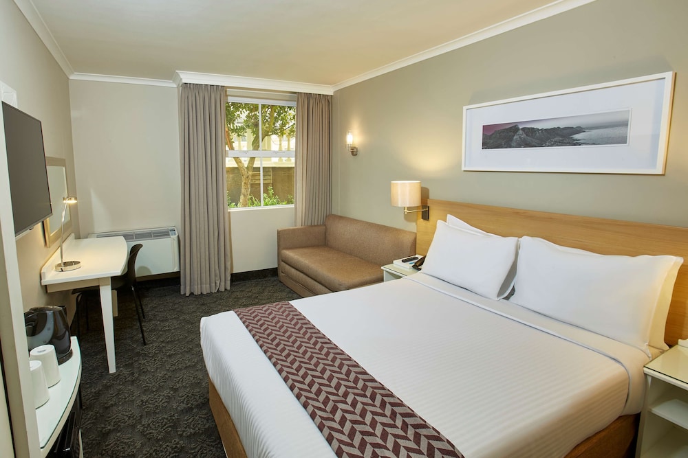 Stayeasy Century City 8/23