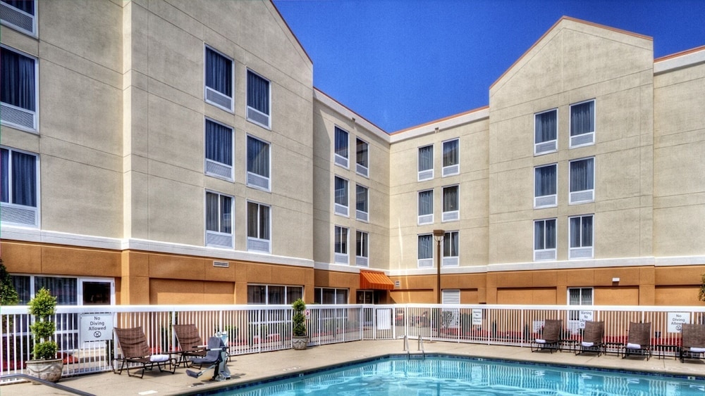 Holiday Inn Express Greenville 3/64