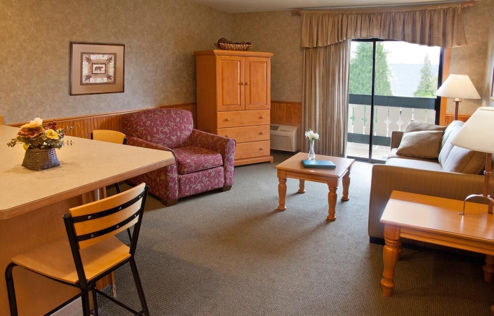 Poulsbo Inn Suites 18/25