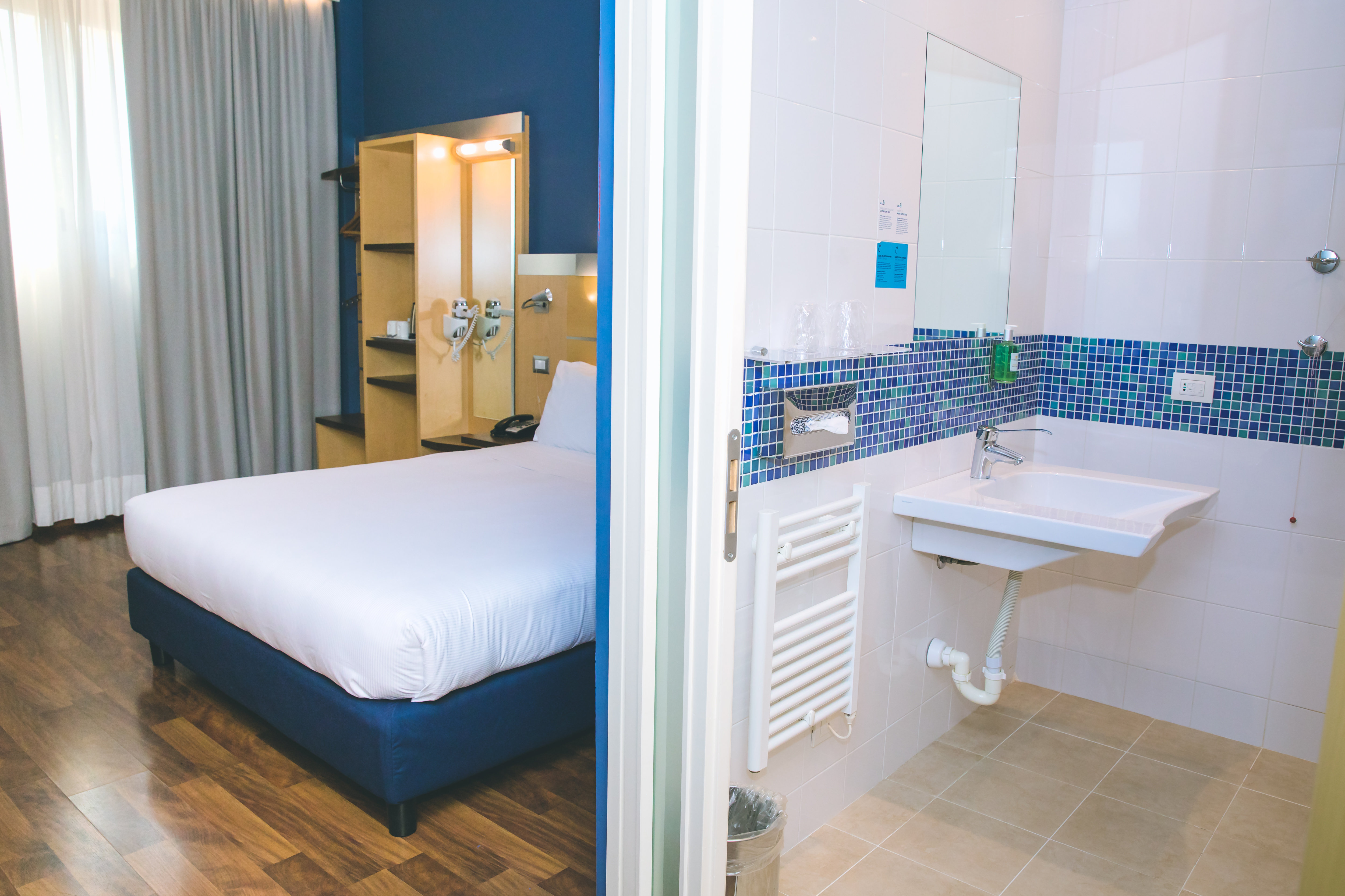 Holiday Inn Express Milan Malpensa Airport Hotel 70/71