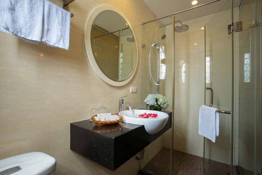 Tu Linh Palace Hotel 23/25