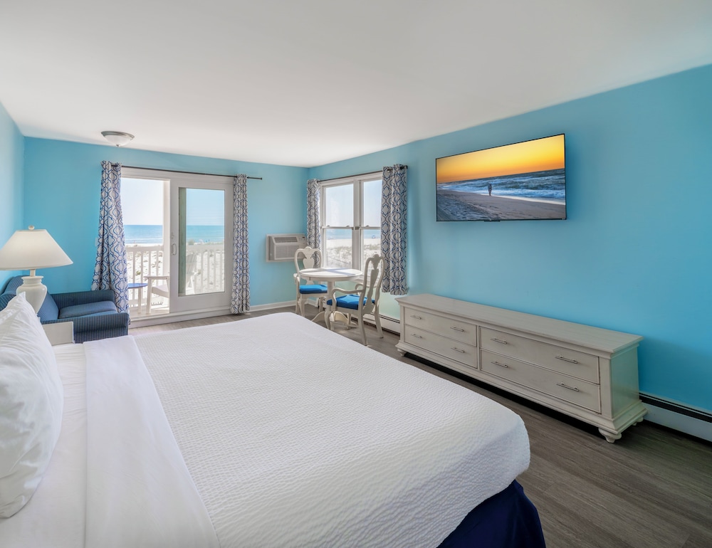 Drifting Sands Oceanfront Hotel 27/70