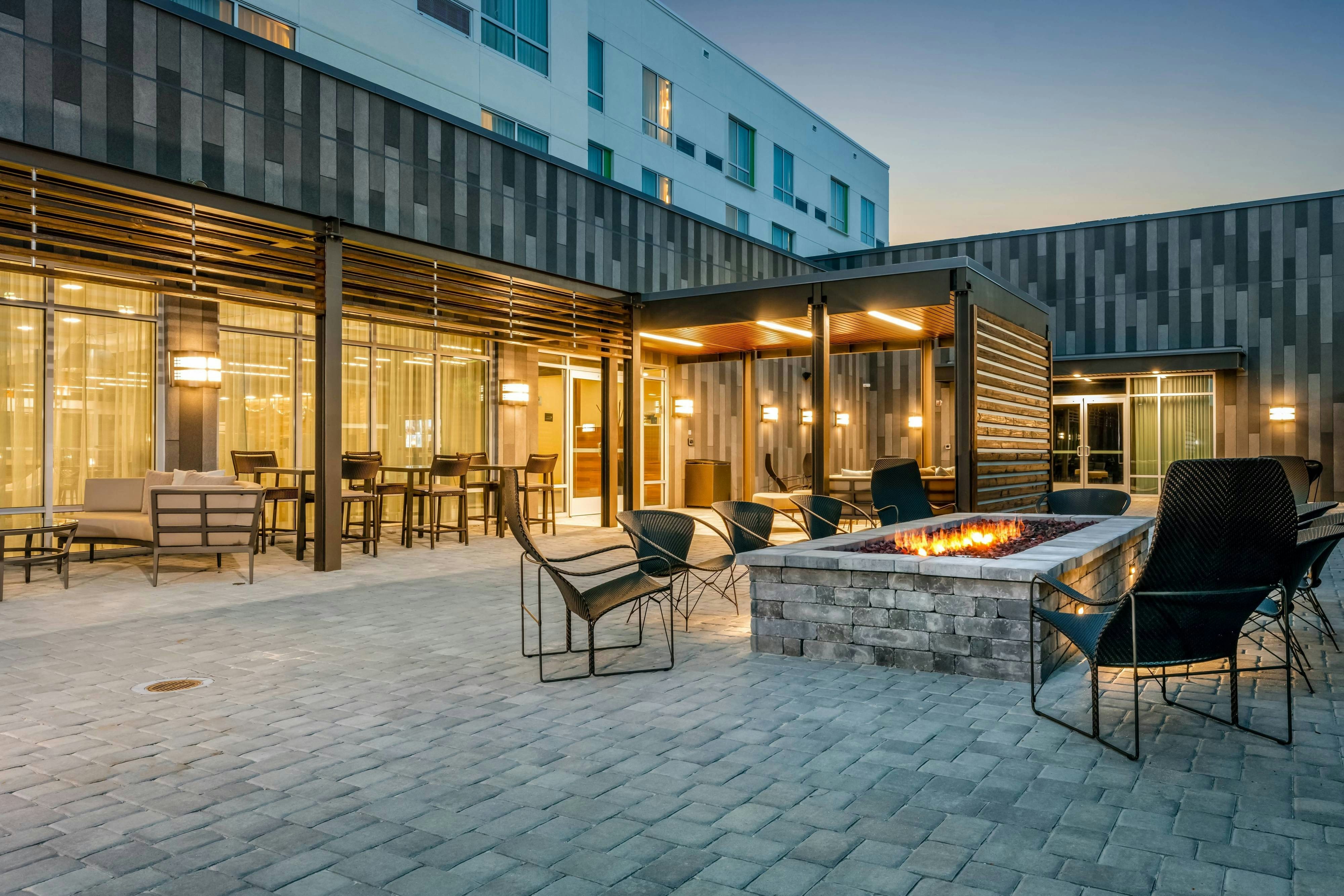 Courtyard By Marriott Savannah Airport 7/25
