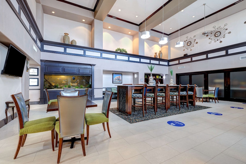 Hampton Inn Suites Galveston 55/68