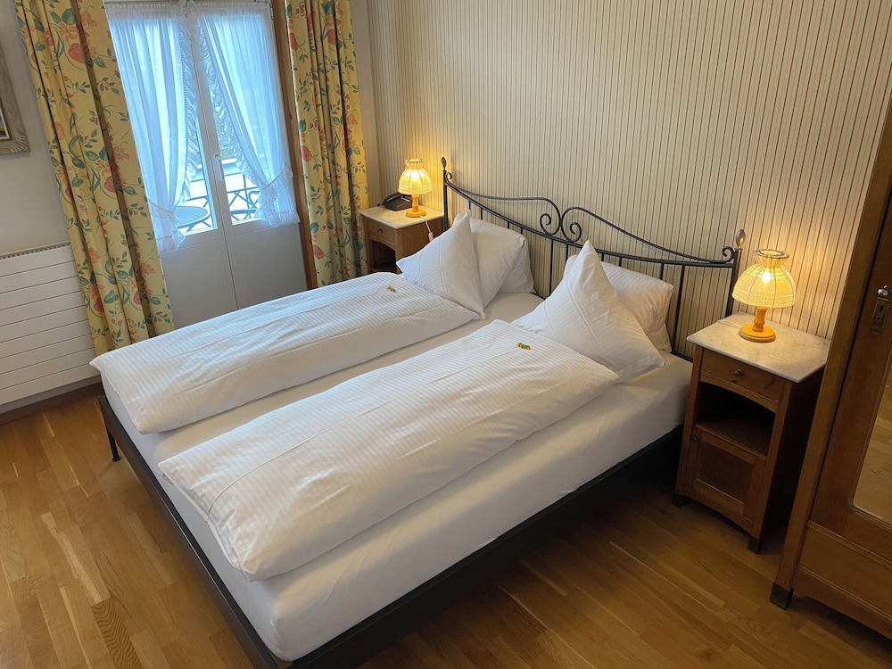 Carlton-Europe Vintage Adult Hotel 25/56
