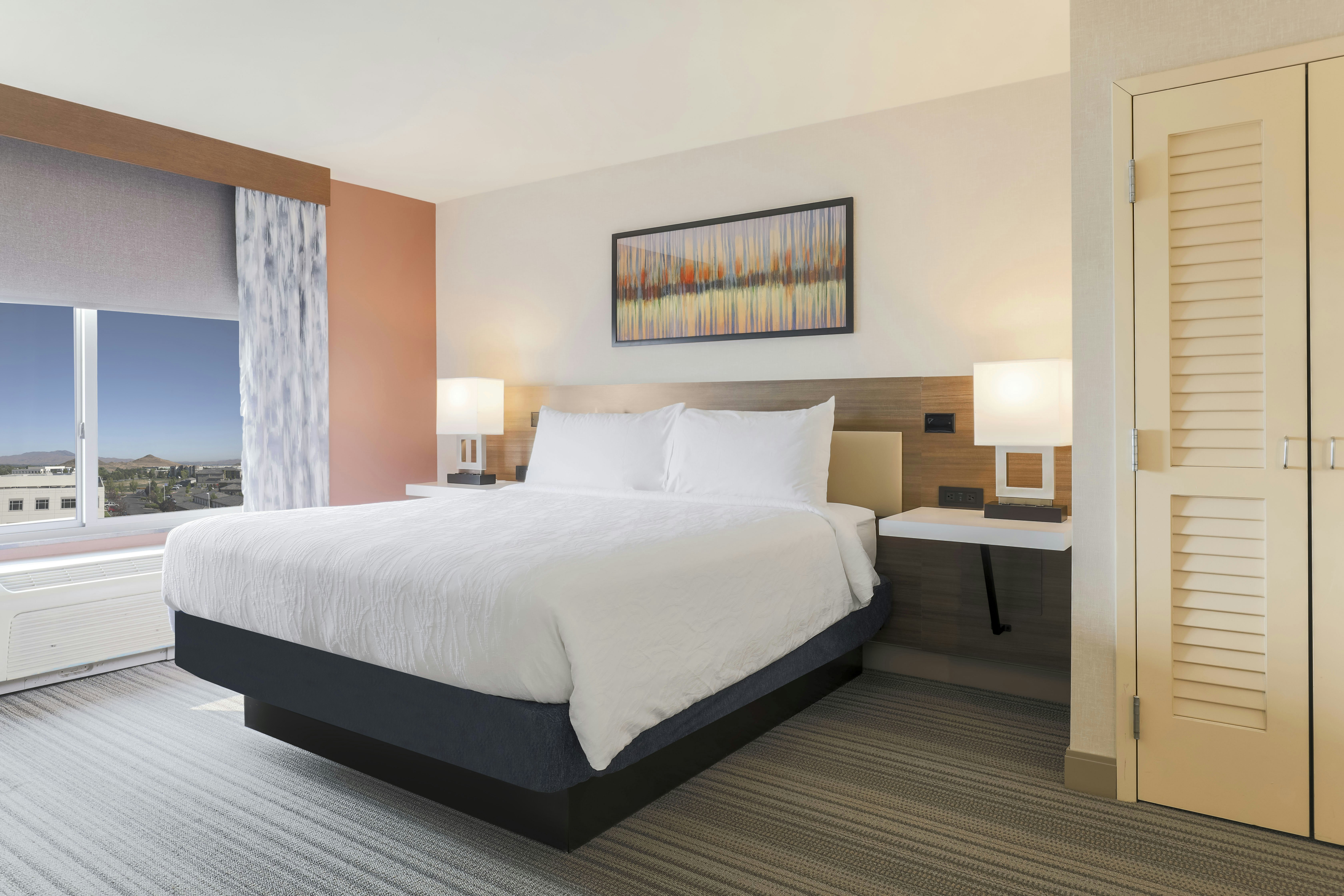 1 BEDROOM, SUITE, KING BED