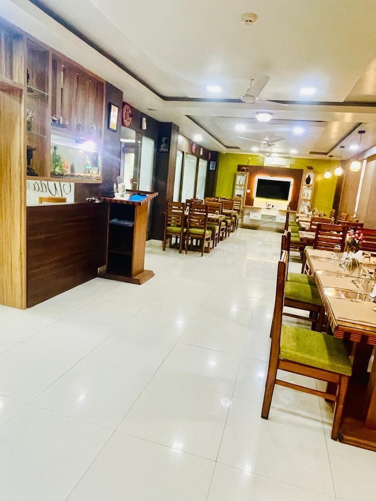 Treebo Trend Hotel Pemaling 14/35