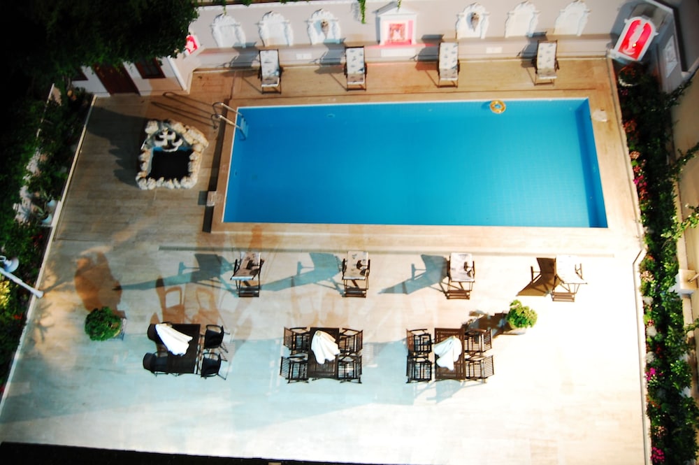 Triana Hotel 11/65
