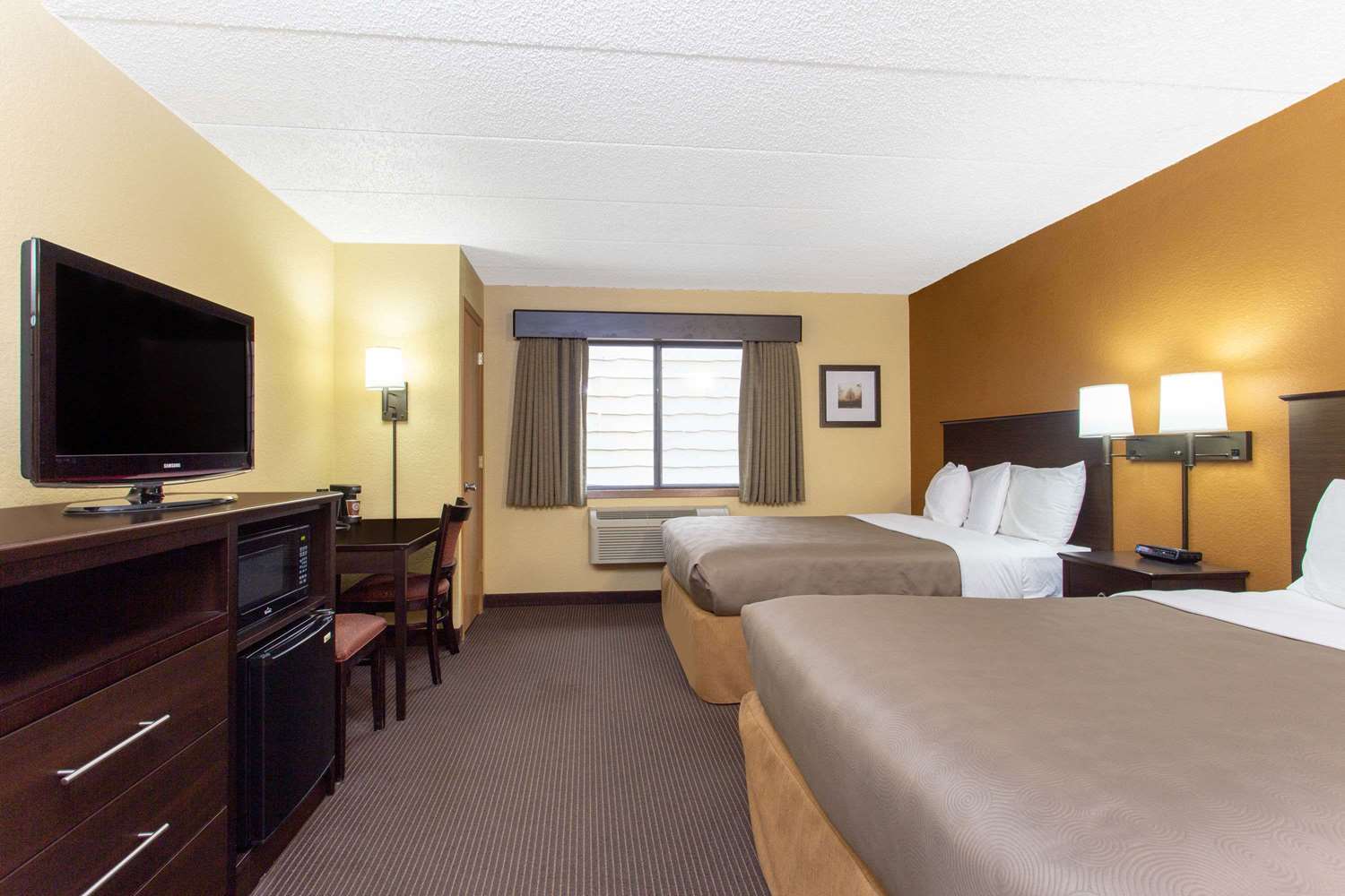 Americinn By Wyndham West Bend 11/40
