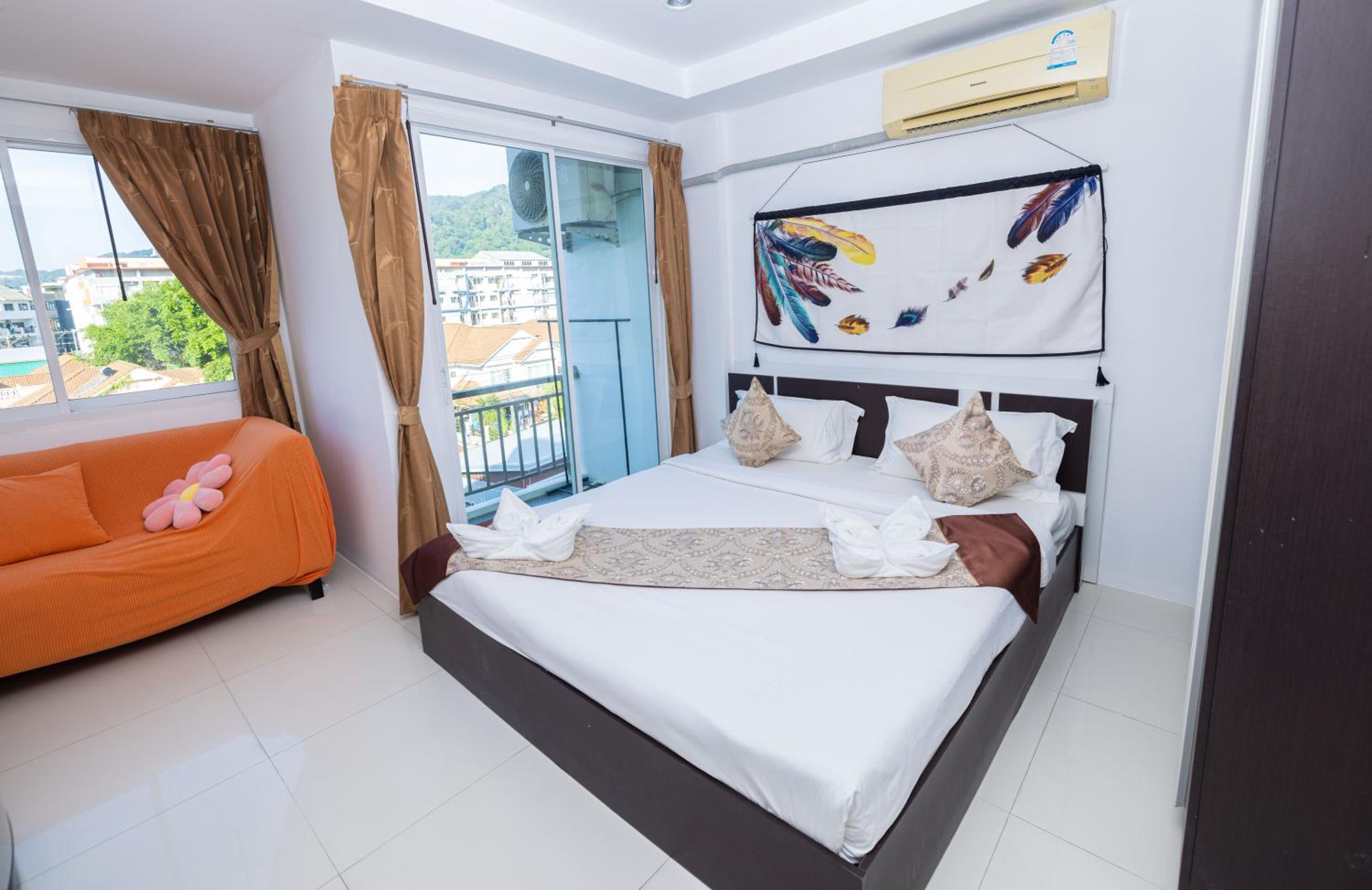 Bad Boys Guesthouse Patong 18/65
