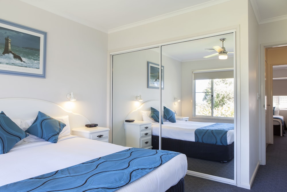 Opal Cove Resort 11/72