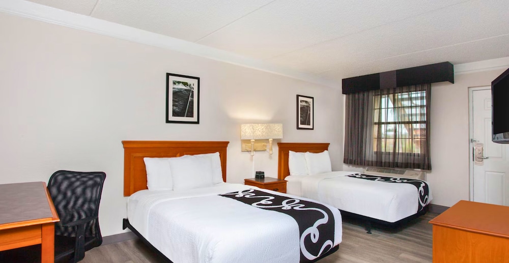 Baymont by Wyndham Fort Myers Central 11/27