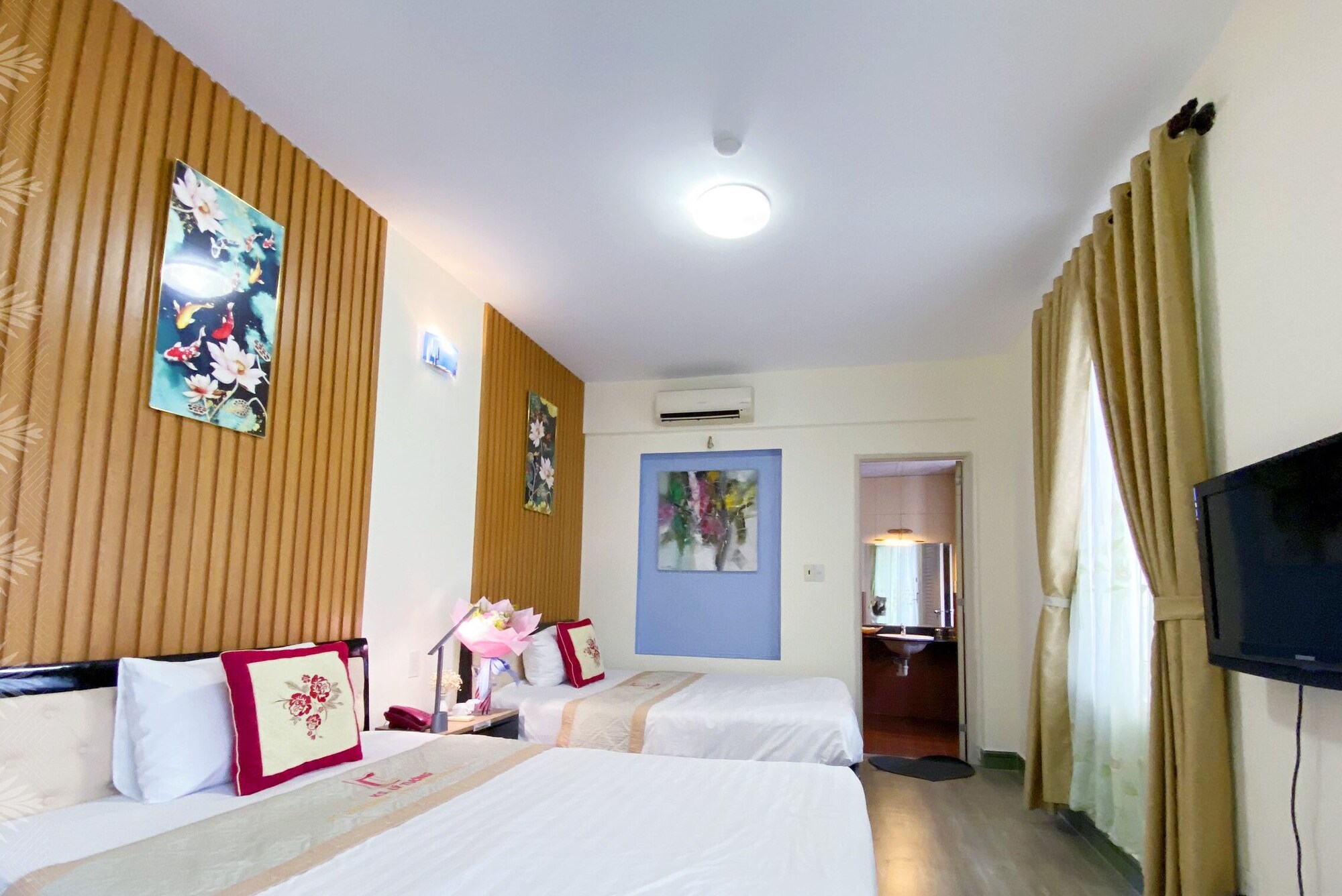 DELUXE, DOUBLE OR TWIN BED, GARDEN AREA